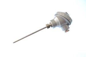 Termoresistenza Pt100 3 fili classe B, testa KNE con trasmettitore - Gamma trasmettitore 0-400C
